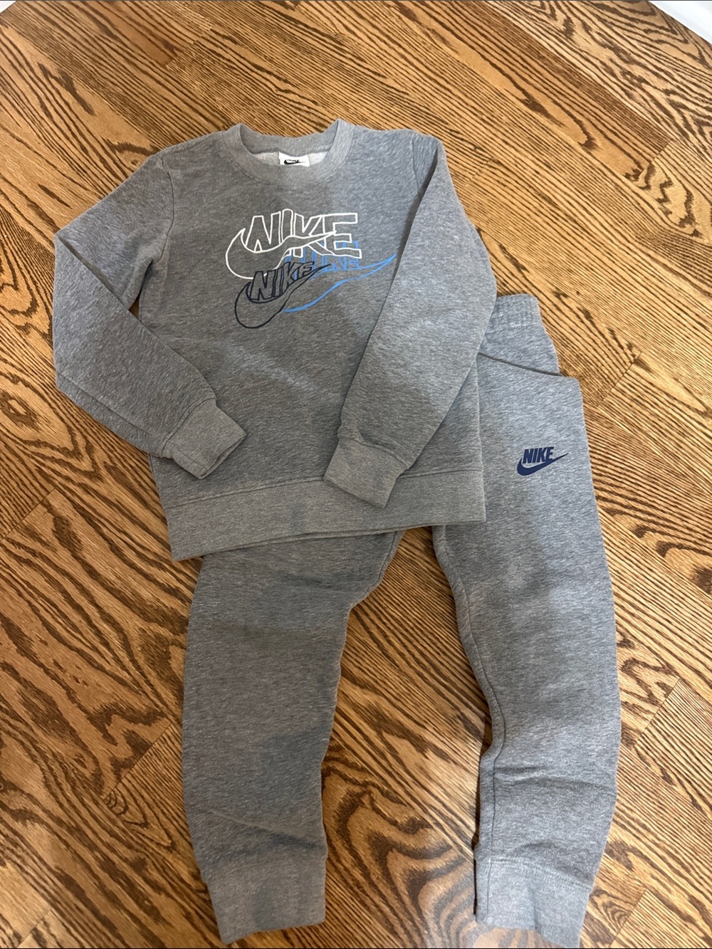 Nike Grey Sweatshirt & Joggers Matching Set Boy sz 5